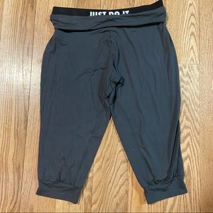 Nike Cropped Joggers